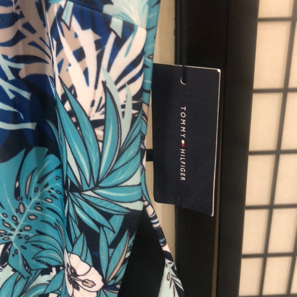 BNWT Tommy Hilfiger Floral Dress - Picture 3 of 6